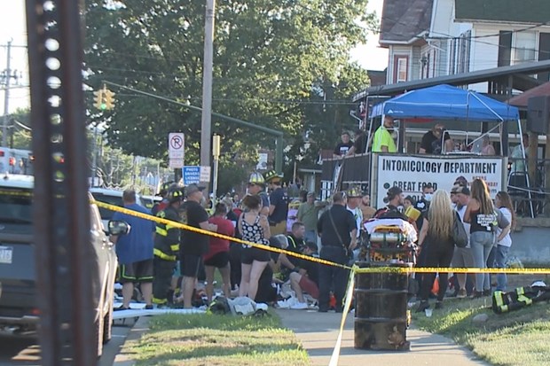 Mỹ: Xe đâm vào đám đông ở Pennsylvania, gần 20 người thương vong - ảnh 1