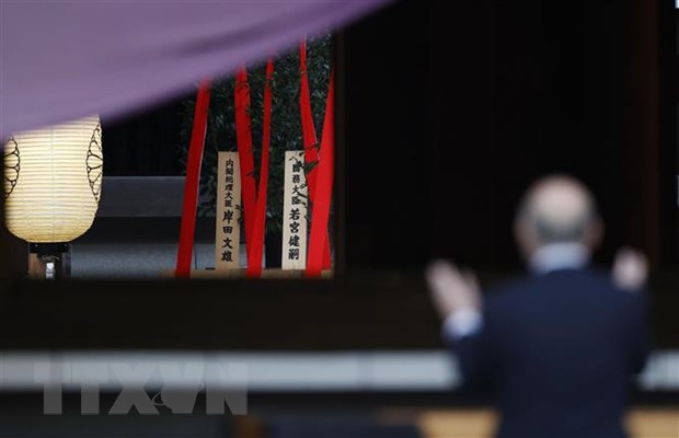 Thành viên đầu tiên trong Nội các mới của Nhật Bản viếng đền Yasukuni - ảnh 1