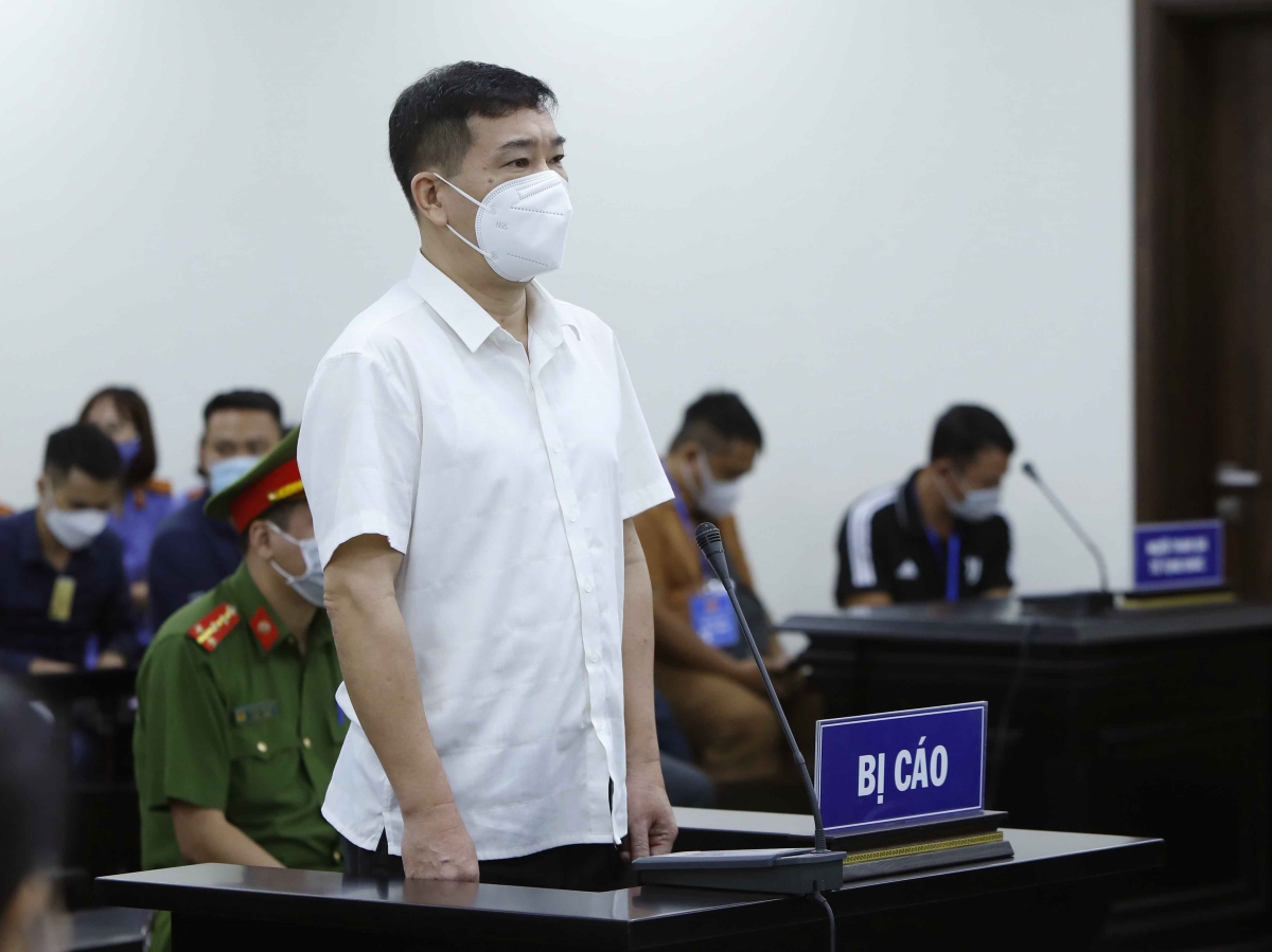 Cựu Đại tá Phùng Anh Lê bị phạt 7 năm 6 tháng tù về tội ''Nhận hối lộ'' - ảnh 1