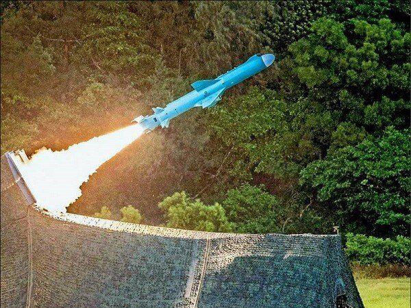 Giữa căng thẳng với Bắc Kinh, Đài Bắc muốn tăng gấp đôi năng suất tên lửa - ảnh 1