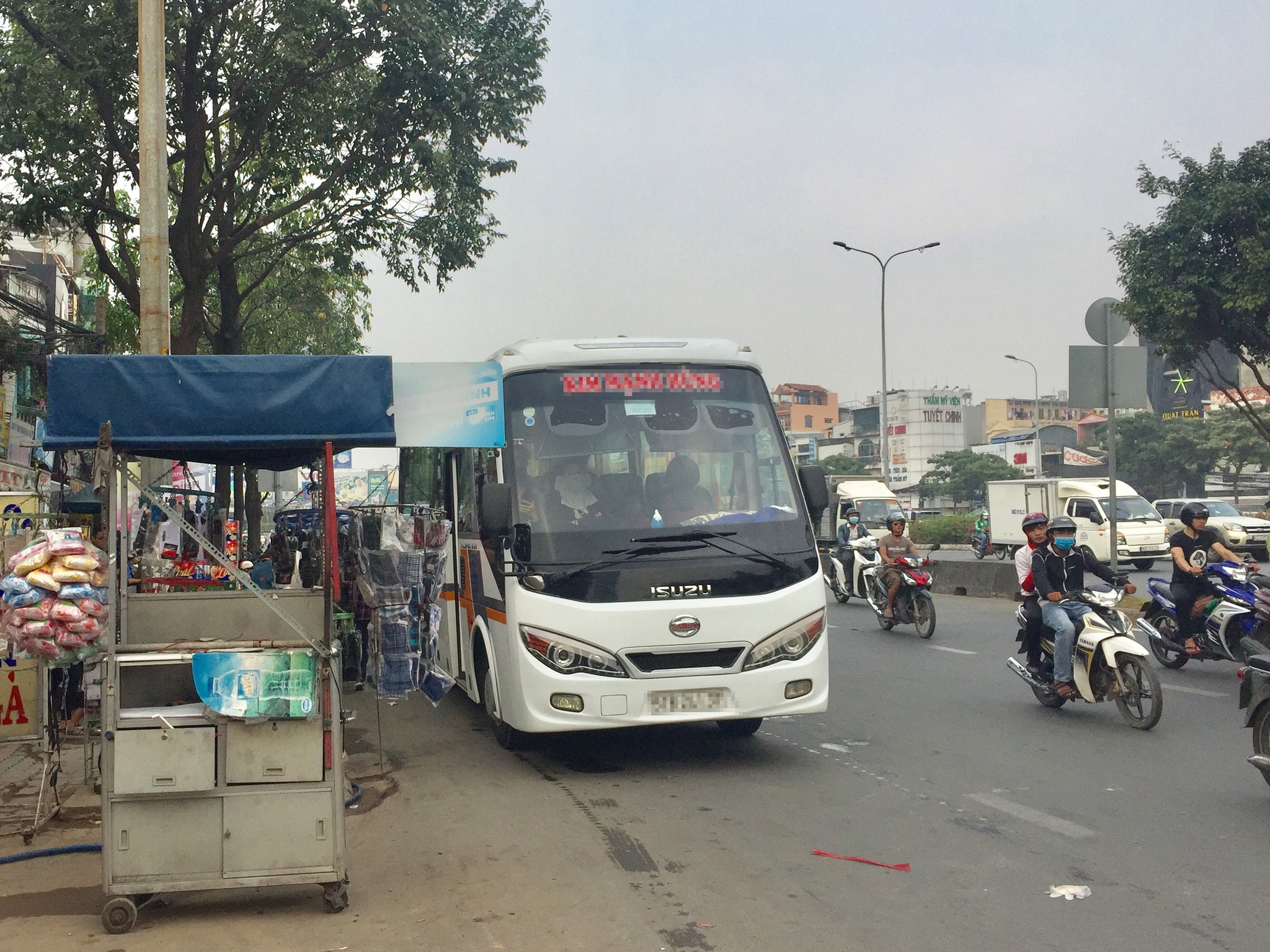 Xe khách tông ghim đầu vào ụ bê tông trên cao tốc TP.HCM – Trung Lương - ảnh 2