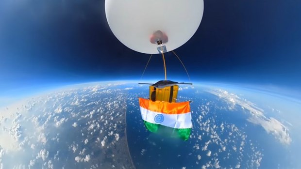 Ấn Độ treo quốc kỳ chào mừng Ngày Độc lập ở cách Trái Đất hơn 30 km - ảnh 1