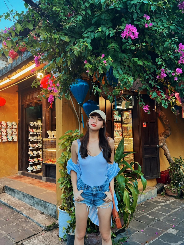 Hoa hậu Lương Thùy Linh khoe sắc vóc quyến rũ trên bãi biển - ảnh 5