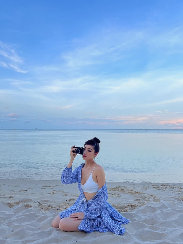 Hoa hậu Lương Thùy Linh khoe sắc vóc quyến rũ trên bãi biển - ảnh 1