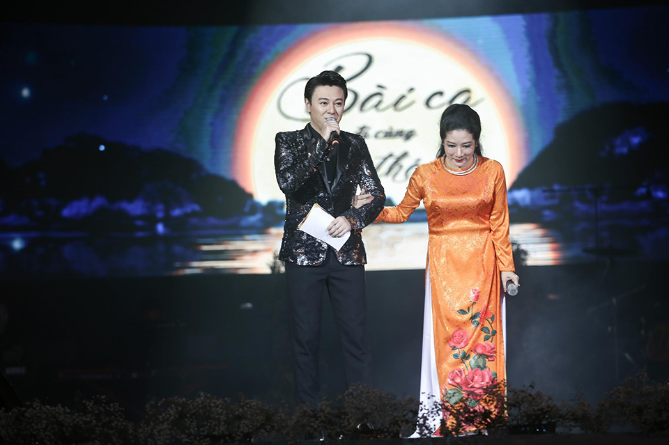 Ca sĩ Phan Anh dẫn dắt chương trình ca nhạc bằng thơ - ảnh 3
