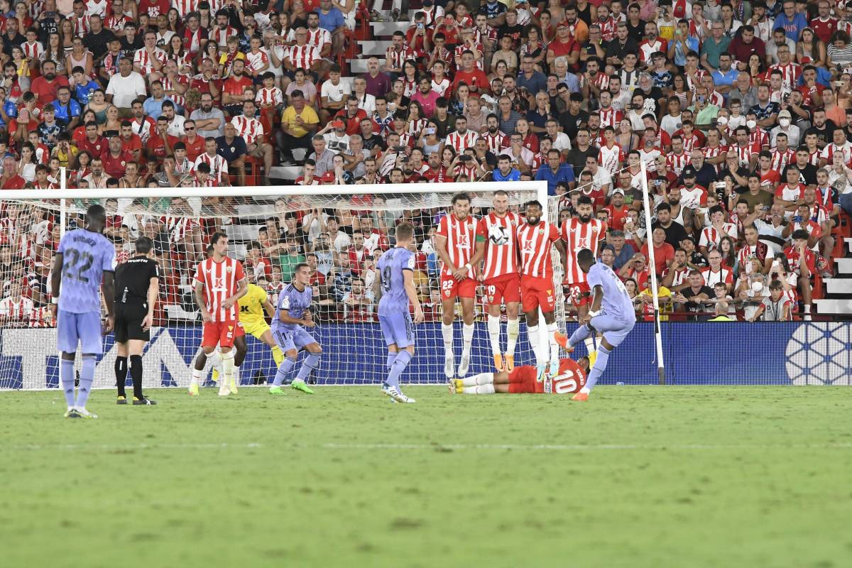 Almeria 1-2 Real Madrid: Alaba lập siêu phẩm đá phạt, Real ngược dòng chiến thắng - ảnh 4