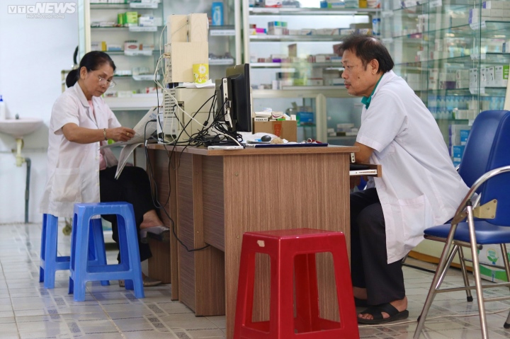 Những thầy thuốc ‘không chịu ngồi yên’, 20 năm chữa bệnh miễn phí ở TP.HCM - ảnh 1