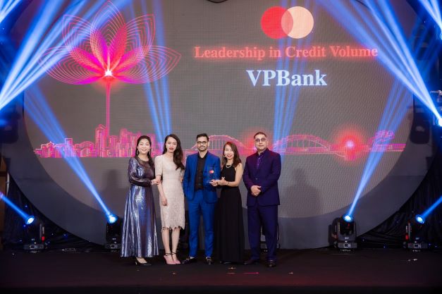 Dẫn đầu về doanh số giao dịch thẻ quốc tế, VPBank được Mastercard vinh danh tại 5 hạng mục giải thưởng lớn - ảnh 1