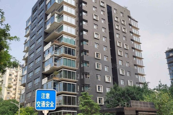 Hai căn hộ sang của Thành Long ở Bắc Kinh bị tịch thu, rao bán - ảnh 1