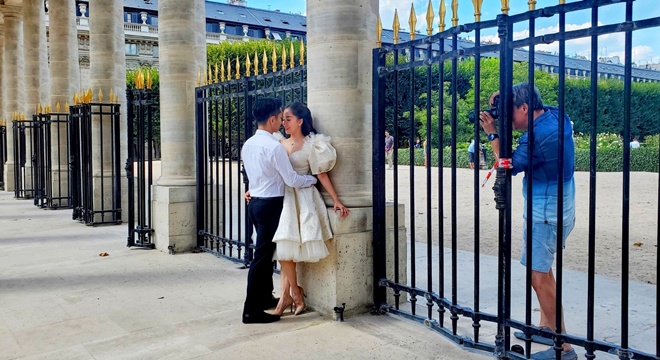 Khánh Thi diện váy cưới 20kg trong hôn lễ với Phan Hiển, lộ diện một khách mời đặc biệt - ảnh 10