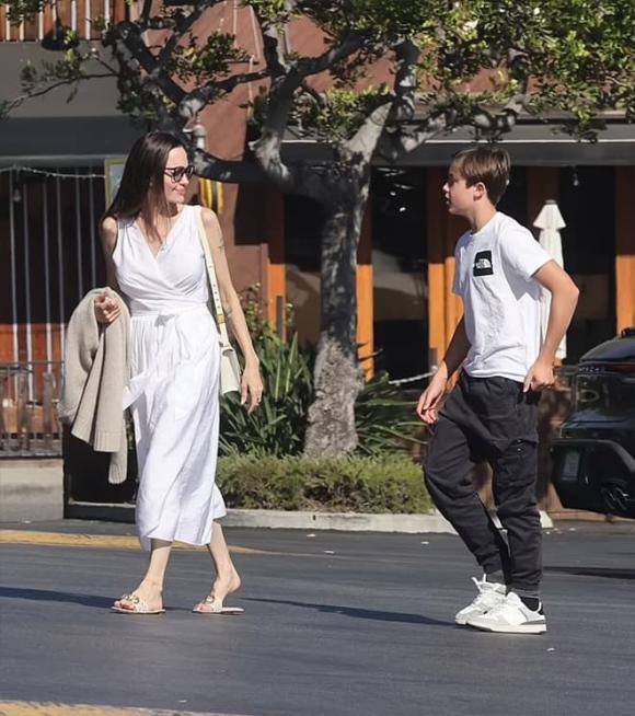 Con trai út của Angelina Jolie hiếm hoi xuất hiện bên mẹ, 14 tuổi đã rất cao ráo và ra dáng đàn ông - ảnh 2