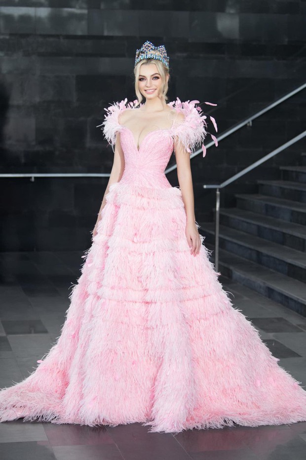 Khoảnh khắc đọ sắc hiếm hoi của Đỗ Thị Hà và Hoa hậu đẹp nhất thế giới khiến fan trầm trồ - ảnh 4