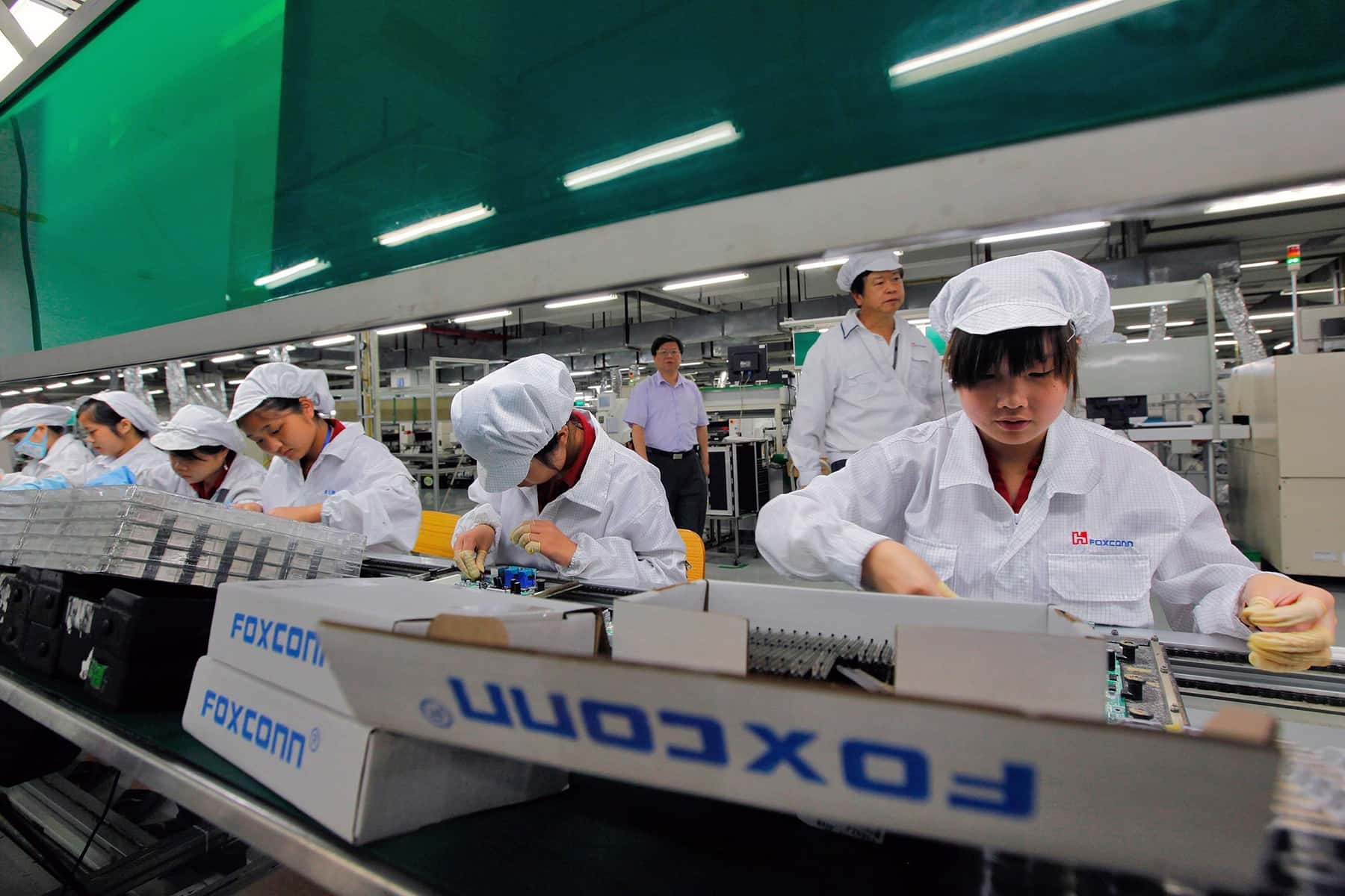 Toyota và Apple tạm dừng sản xuất ở Trung Quốc vì cắt điện - ảnh 1