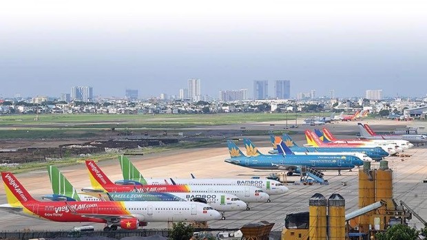 Giá vé máy bay dịp nghỉ lễ 2/9 tăng hàng triệu đồng, hành khách phân vân chọn tour - ảnh 1