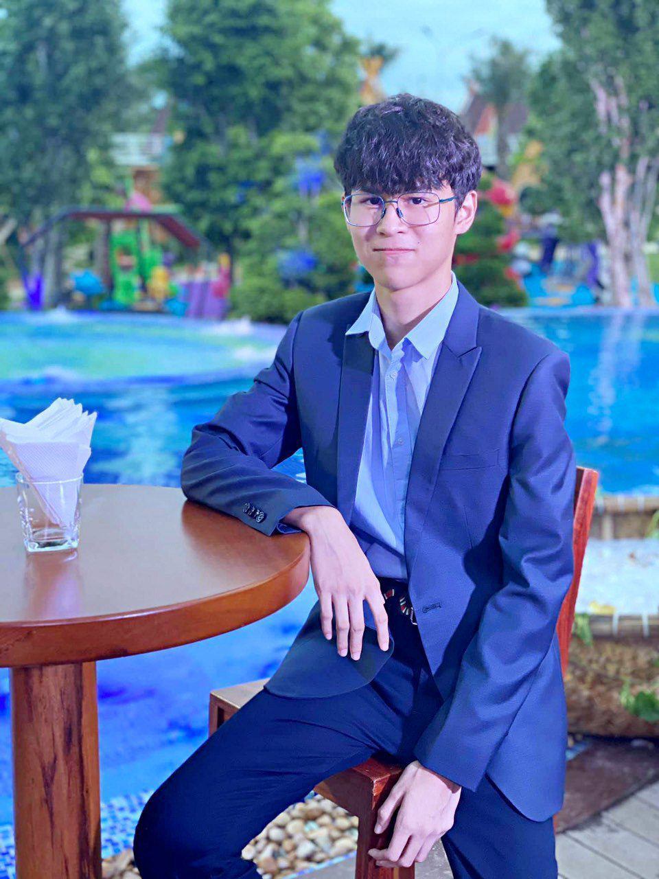Con trai Huy Khánh: Vóc dáng 1m80 nổi bật, cao vượt mặt ba - ảnh 2