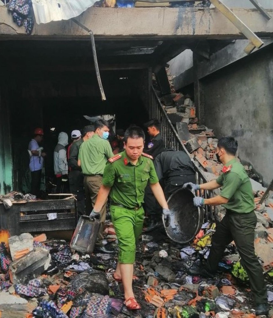 Vụ cháy ở Ninh Thuận: Di hài người mẹ ôm chặt, bảo vệ 2 con - ảnh 8