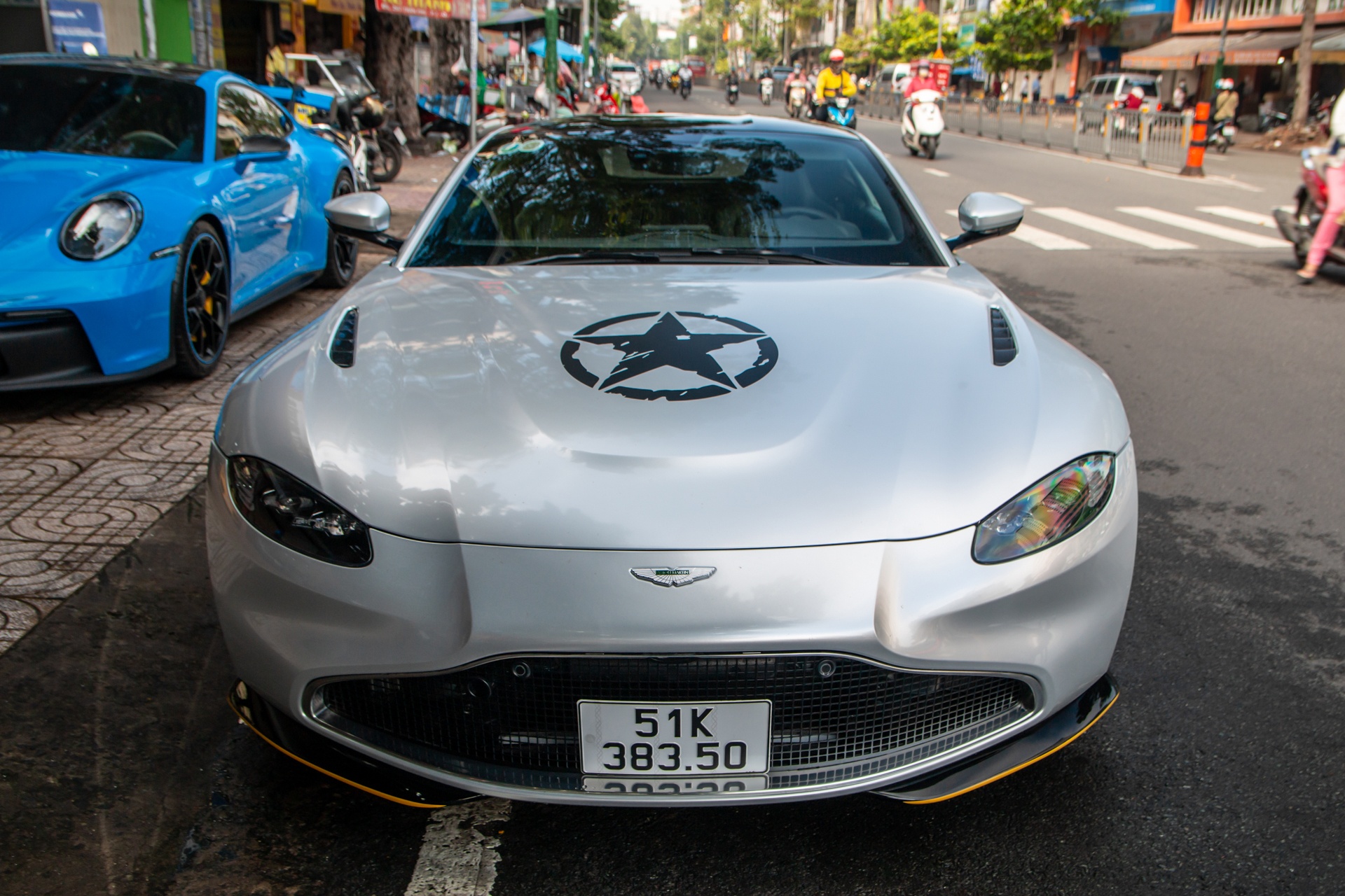 Aston Martin Vantage phiên bản 007 lần đầu lăn bánh tại Việt Nam - ảnh 2