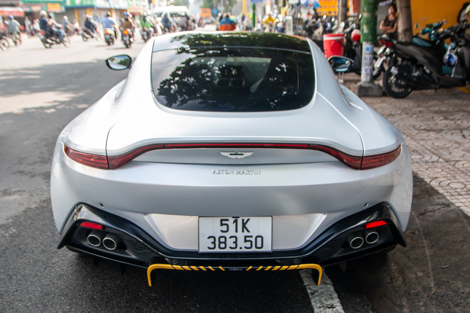 Aston Martin Vantage phiên bản 007 lần đầu lăn bánh tại Việt Nam - ảnh 3