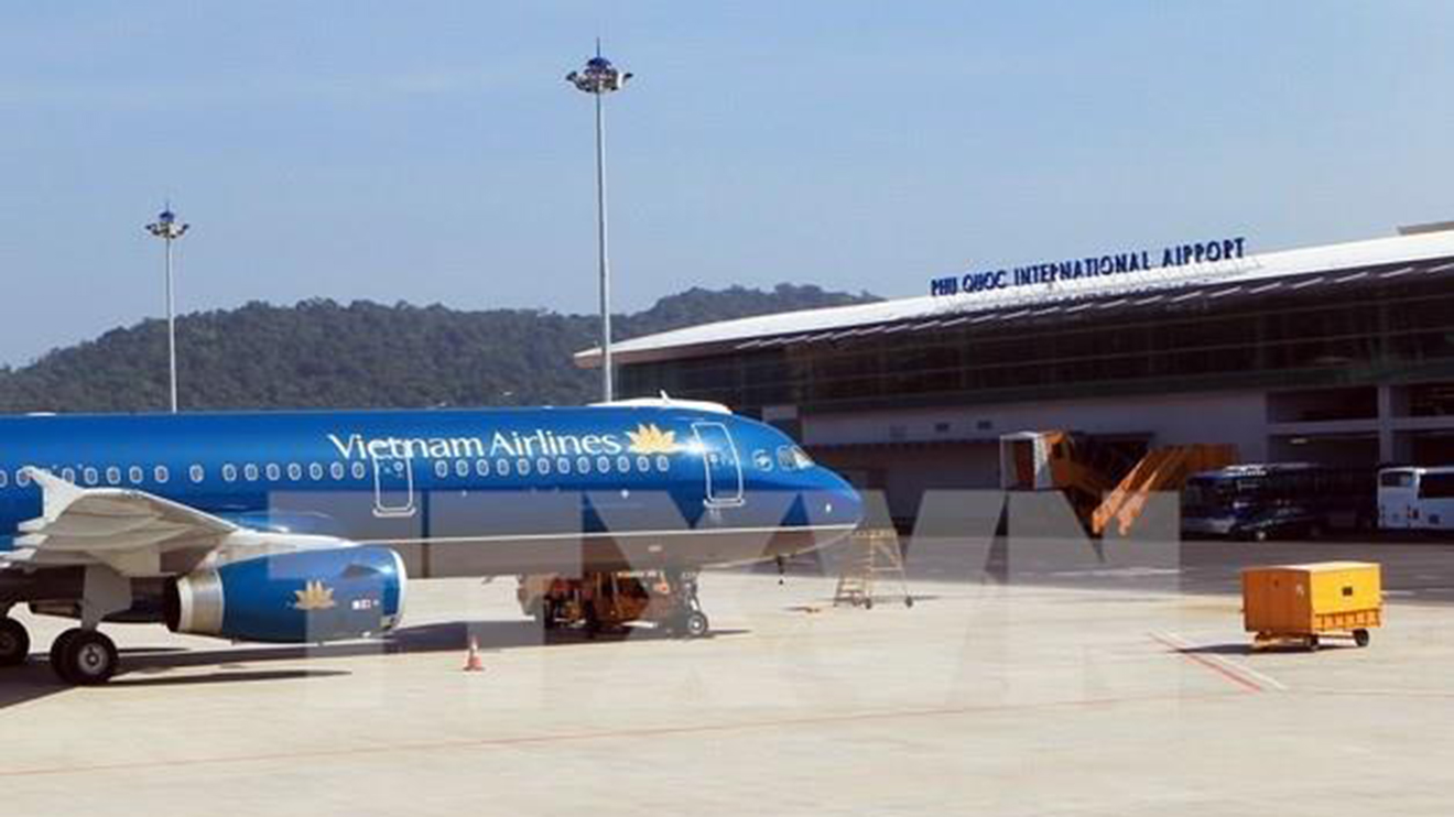 Cục Hàng không Việt Nam cấm bay nữ hành khách tạo dáng quay Tiktok ở sân đỗ  - ảnh 1