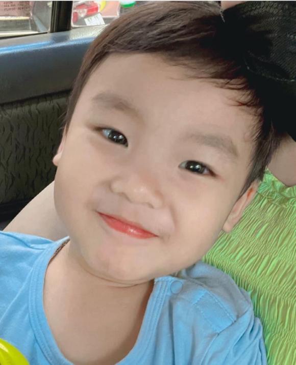 Đây là con trai Hòa Minzy khi đi học và về nhà: Vẫn luôn tươi như hoa, còn nhí nhố nháy mắt chụp ảnh siêu yêu - ảnh 5