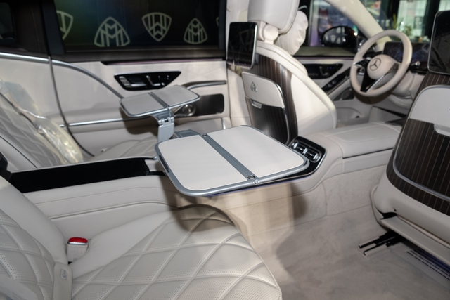 Ngồi thử Mercedes-Maybach S 680 giá 16 tỷ đồng tại Việt Nam: Đóng mở cửa như Rolls-Royce, ghế ông chủ có thể biến thành giường - ảnh 15