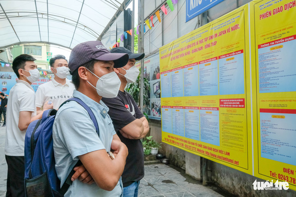 Doanh nghiệp ở TP.HCM, Hà Nội ráo riết tìm lao động vì quá thiếu hụt - ảnh 2