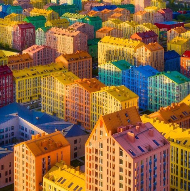 Thị trấn Lego siêu độc lạ sặc sỡ sắc màu, bước vào có cảm giác lạc vào thế giới đồ chơi khổng lồ - ảnh 13