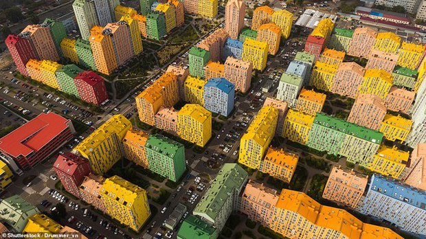 Thị trấn Lego siêu độc lạ sặc sỡ sắc màu, bước vào có cảm giác lạc vào thế giới đồ chơi khổng lồ - ảnh 12