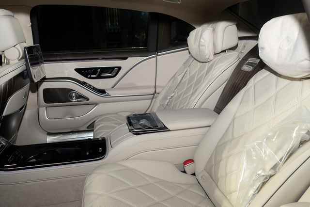 Ngồi thử Mercedes-Maybach S 680 giá 16 tỷ đồng tại Việt Nam: Đóng mở cửa như Rolls-Royce, ghế ông chủ có thể biến thành giường - ảnh 16