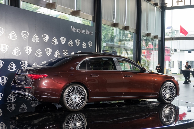 Ngồi thử Mercedes-Maybach S 680 giá 16 tỷ đồng tại Việt Nam: Đóng mở cửa như Rolls-Royce, ghế ông chủ có thể biến thành giường - ảnh 2