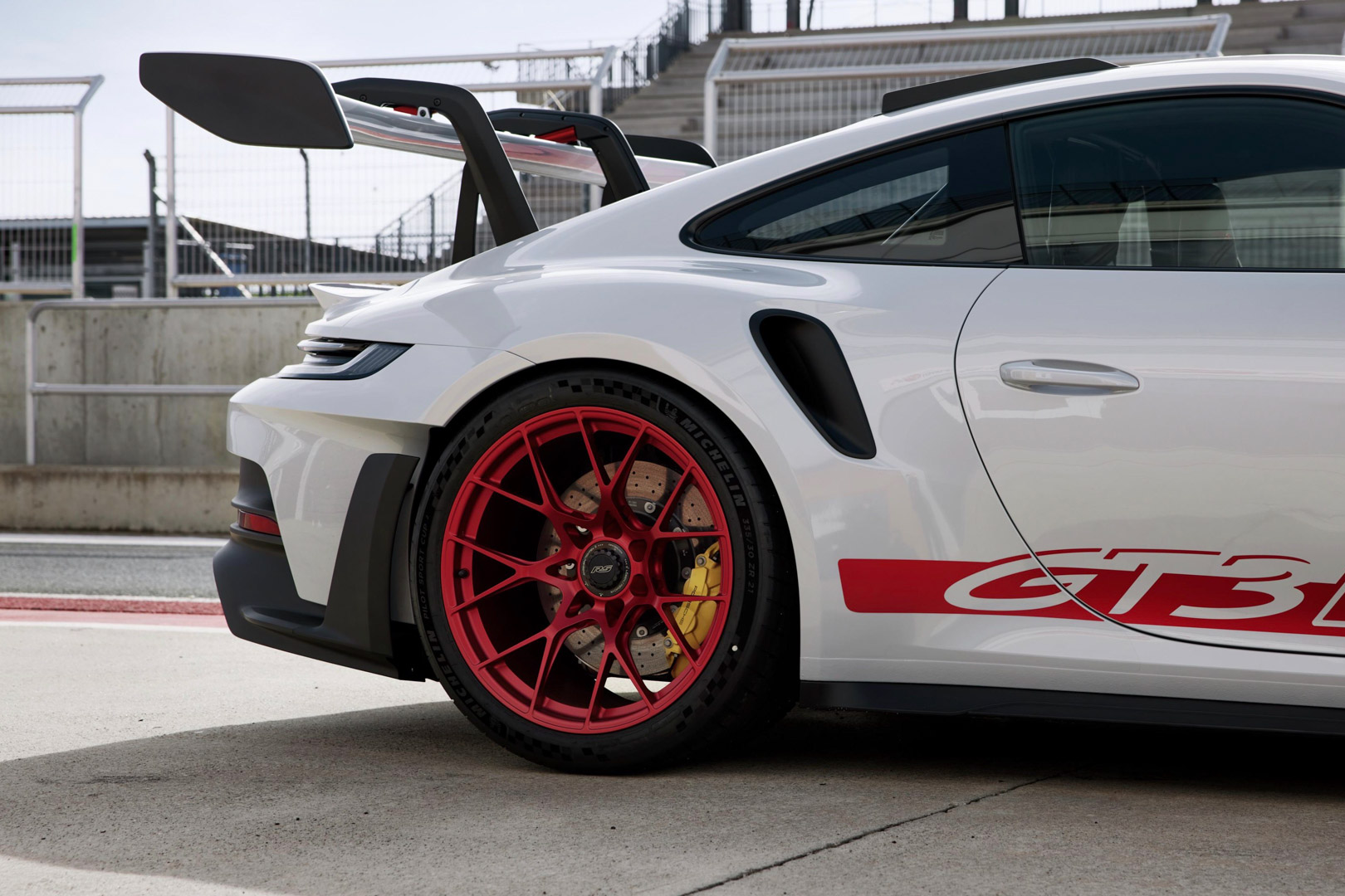 Chi tiết Porsche 911 GT3 RS thế hệ mới - ảnh 7