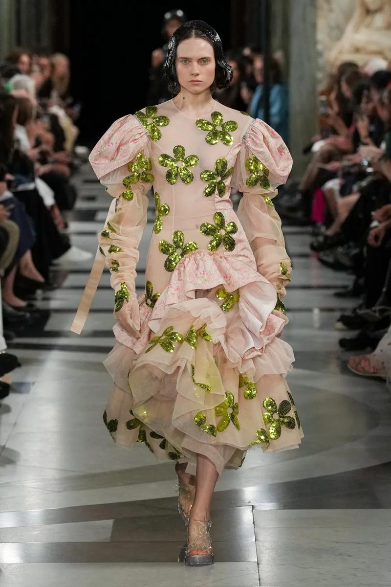 Simone Rocha gây chấn động Tuần lễ thời trang London với thiết kế lộng lẫy - ảnh 12