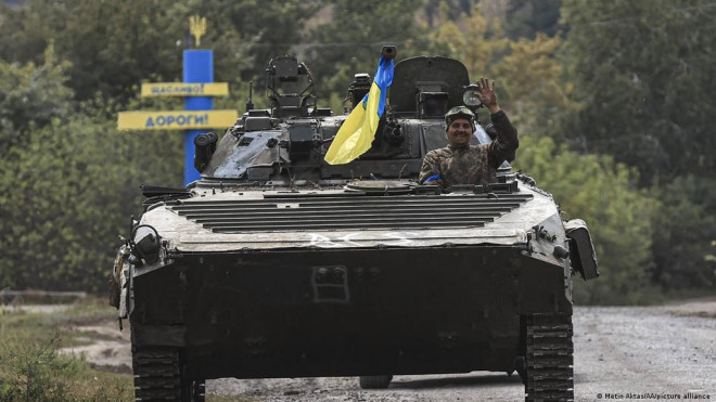 Lữ đoàn 65 Quân đội Ukraine rơi vào vòng vây, xe tăng bị bắt sống - ảnh 4
