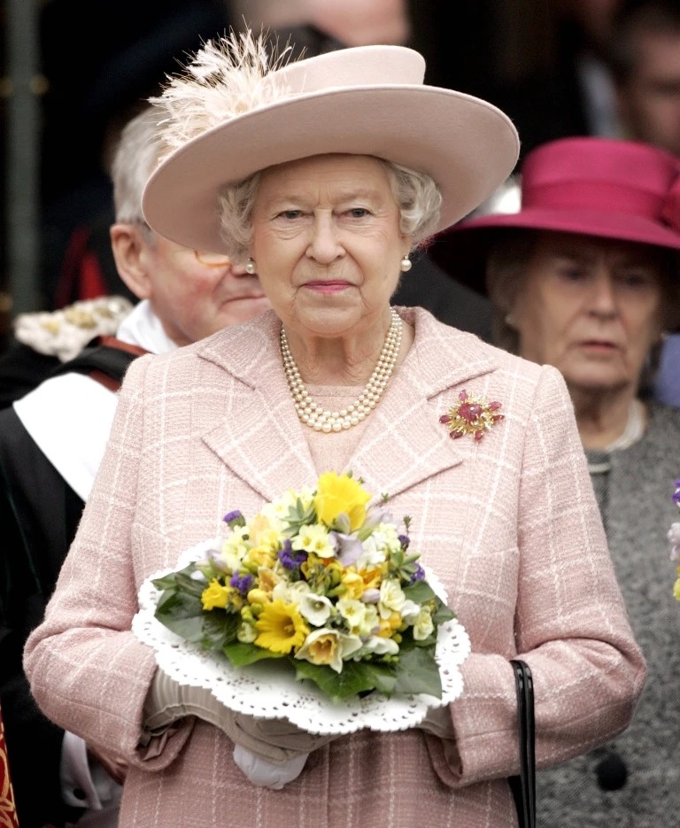 Chiếc trâm cài áo truyền nhiều đời ở Hoàng gia Anh - ảnh 17
