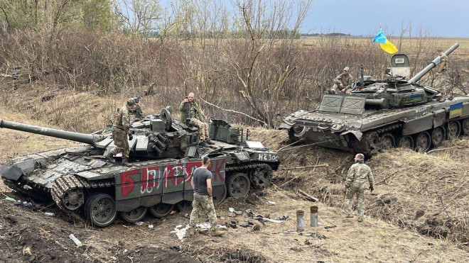 Lữ đoàn 65 Quân đội Ukraine rơi vào vòng vây, xe tăng bị bắt sống - ảnh 1