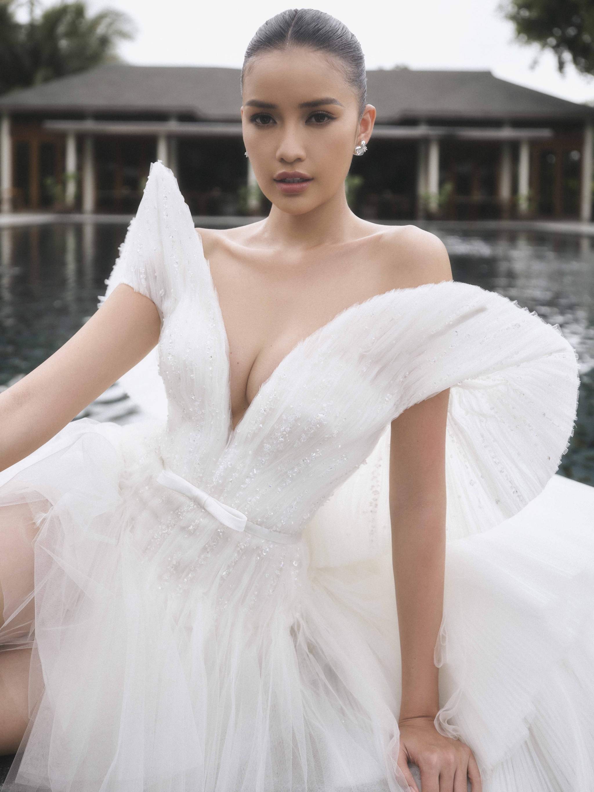 Hoa hậu Ngọc Châu quyến rũ khi mặc váy cưới - ảnh 4