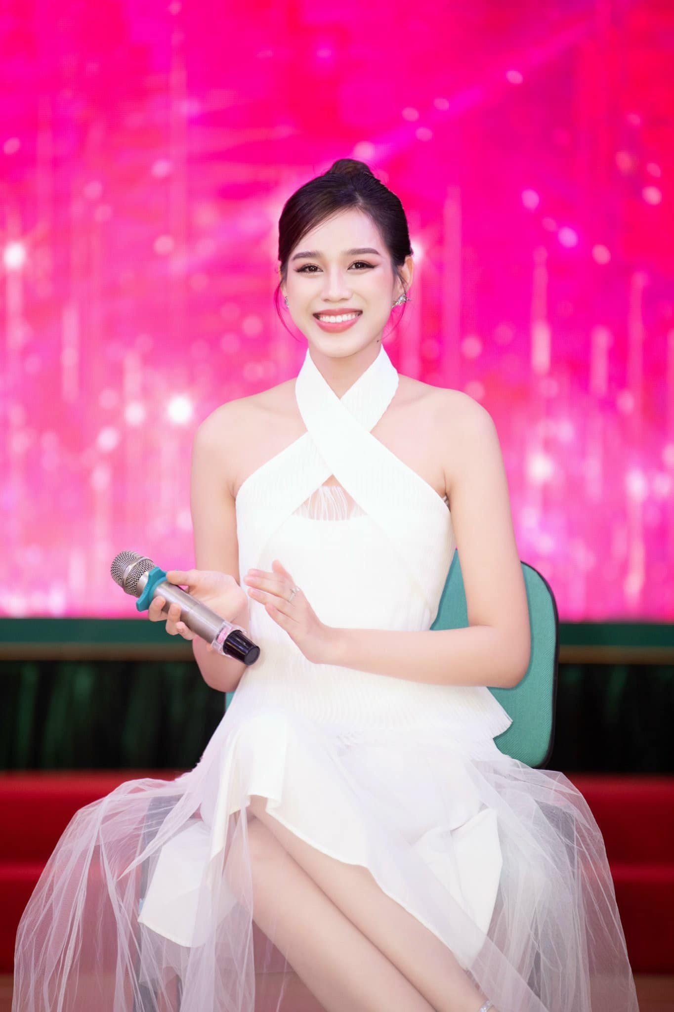 Hoa hậu Ngọc Châu quyến rũ khi mặc váy cưới - ảnh 16