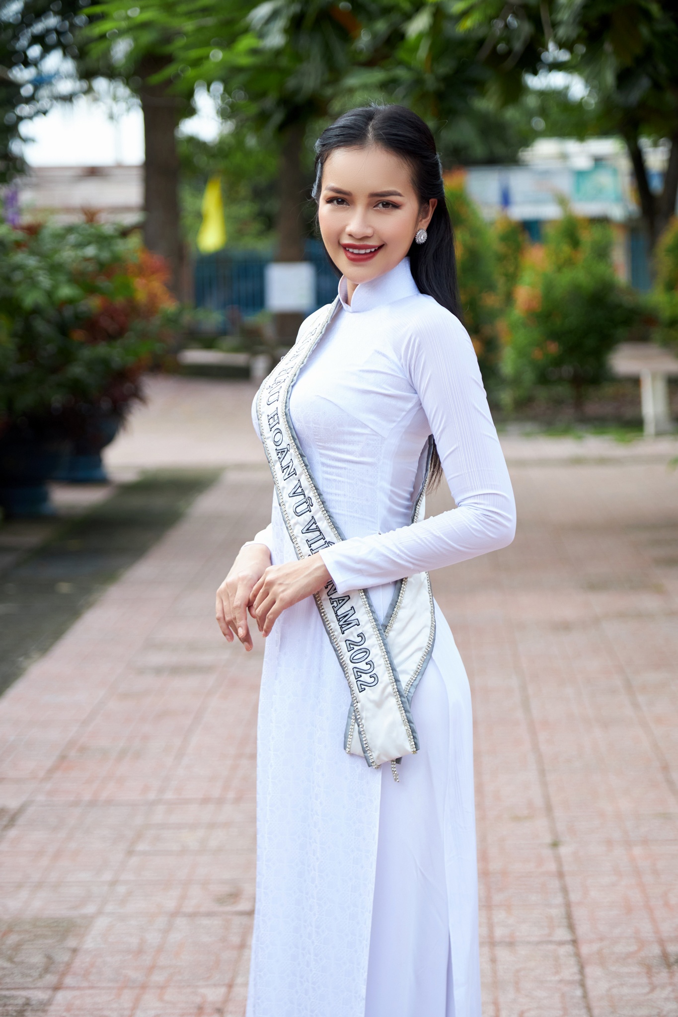Hoa hậu Ngọc Châu quyến rũ khi mặc váy cưới - ảnh 12