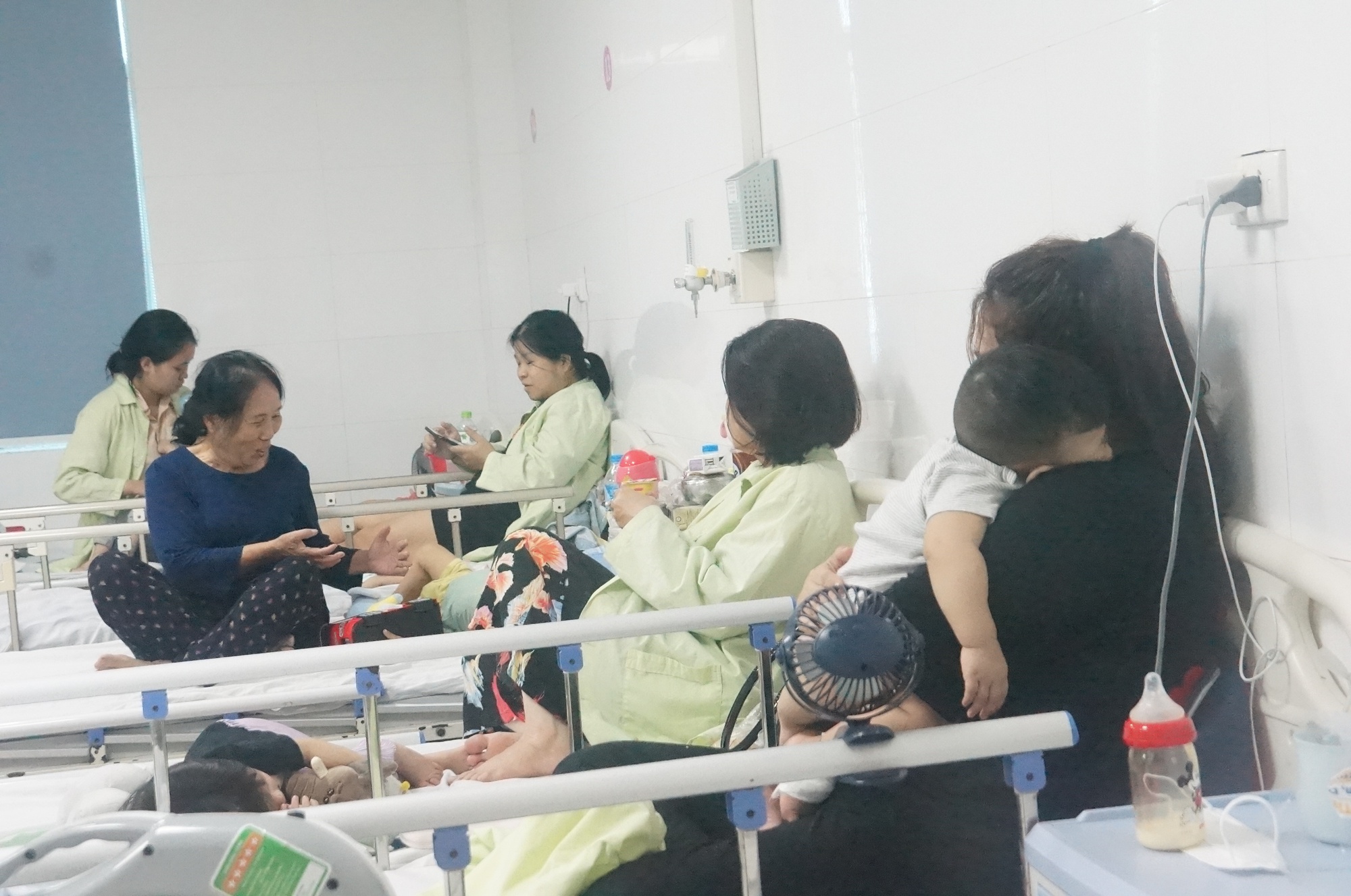 Hà Nội: Bệnh nhân nhi nhập viện tăng đột biến, bác sĩ khuyến cáo gì? - ảnh 2