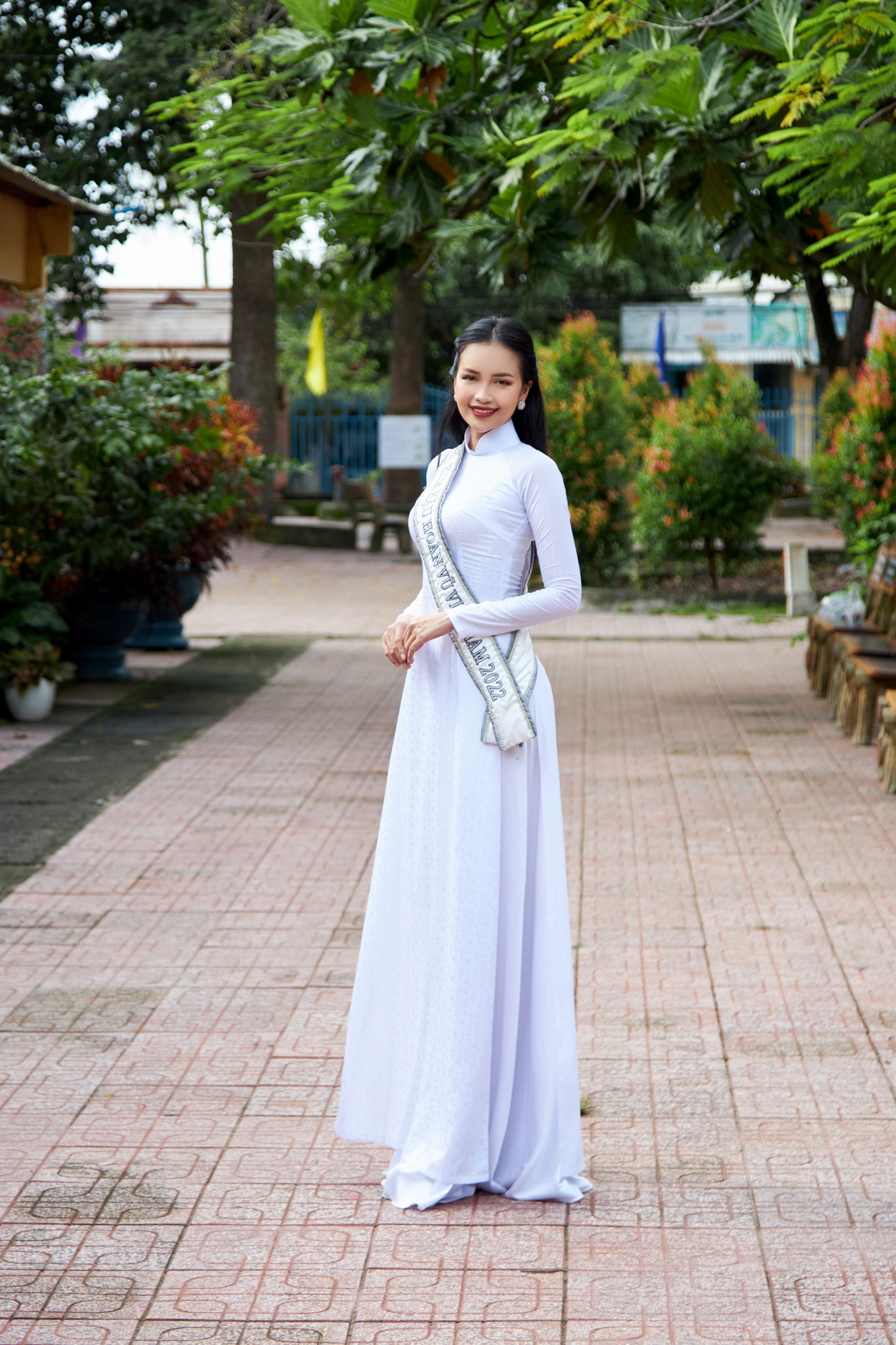 Hoa hậu Ngọc Châu quyến rũ khi mặc váy cưới - ảnh 13