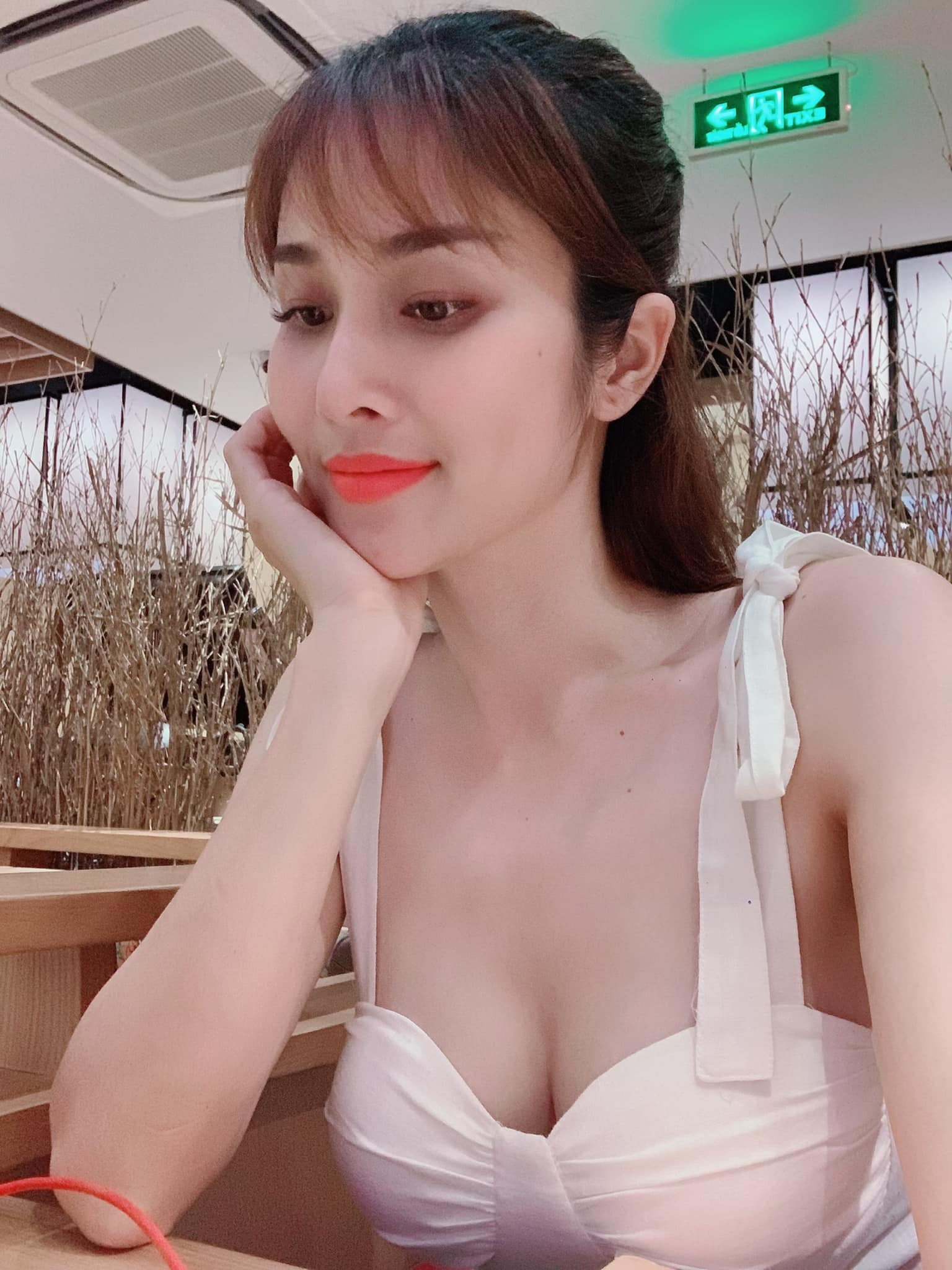 Vợ cũ Phan Thanh Bình ngày càng xinh đẹp, hấp dẫn nhờ 