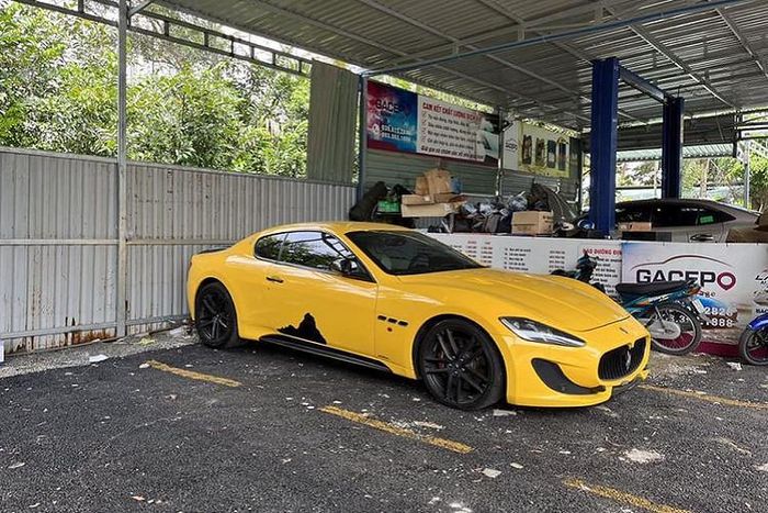 Maserati GranTurismo ở Sài Gòn bị ngân hàng “siết nợ”, bán 5,5 tỷ - ảnh 1