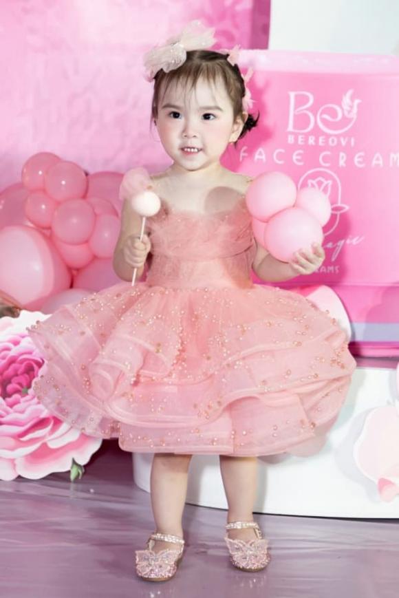 Con gái Thu Thủy hóa công chúa đáng yêu trong tiệc sinh nhật 2 tuổi - ảnh 12