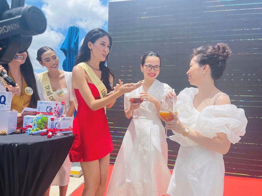 Bác sĩ Tô Lan Phương làm giám khảo Miss Grand Vietnam 2022 trong phần thi thấu hiểu làn da - ảnh 2