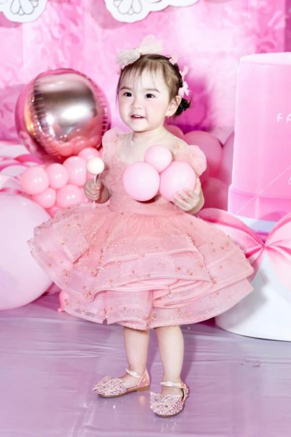 Con gái Thu Thủy hóa công chúa đáng yêu trong tiệc sinh nhật 2 tuổi - ảnh 11