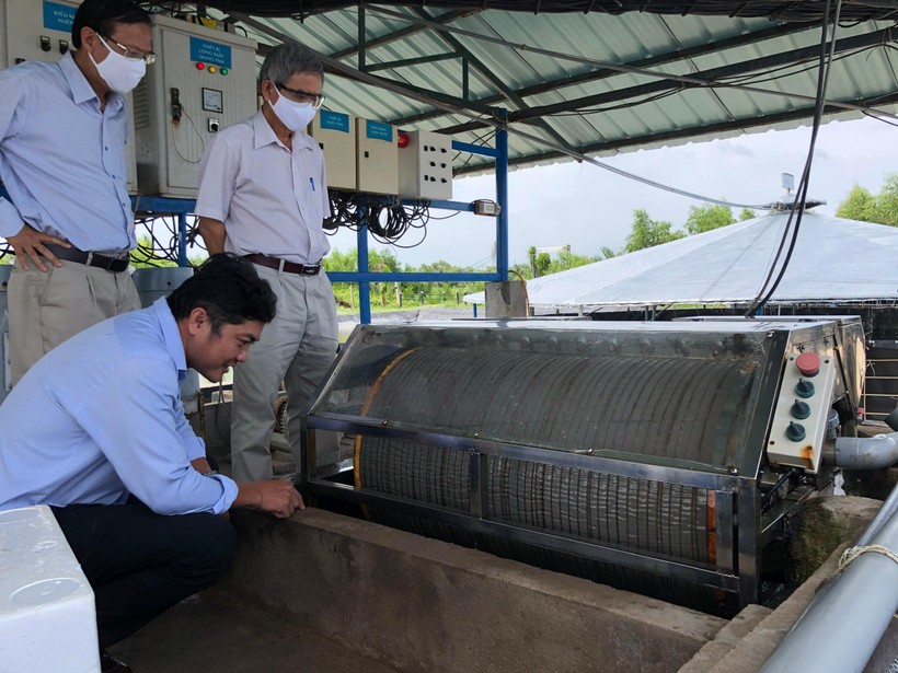 Thiết bị loại chất thải rắn trong hồ nuôi tôm của nhà khoa học Việt - ảnh 1