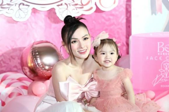 Con gái Thu Thủy hóa công chúa đáng yêu trong tiệc sinh nhật 2 tuổi - ảnh 14
