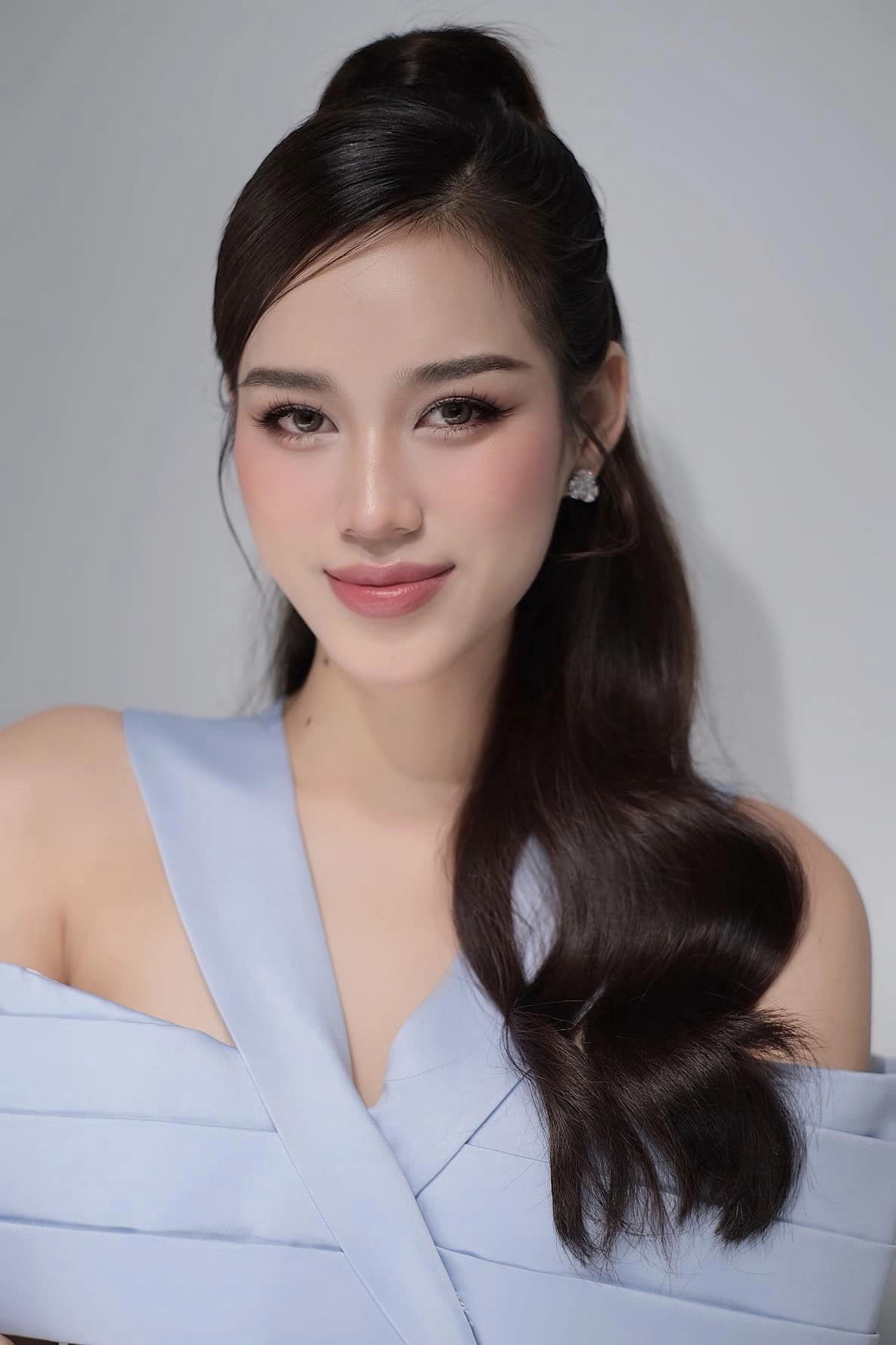 Cận cảnh gương mặt đẹp hoàn hảo của Hoa hậu Đỗ Thị Hà - ảnh 2