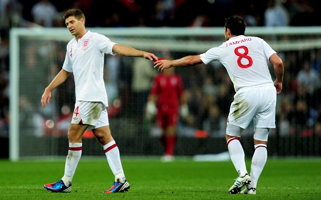 Gerrard hay hơn Lampard, Ferdinand chưng hửng - ảnh 1