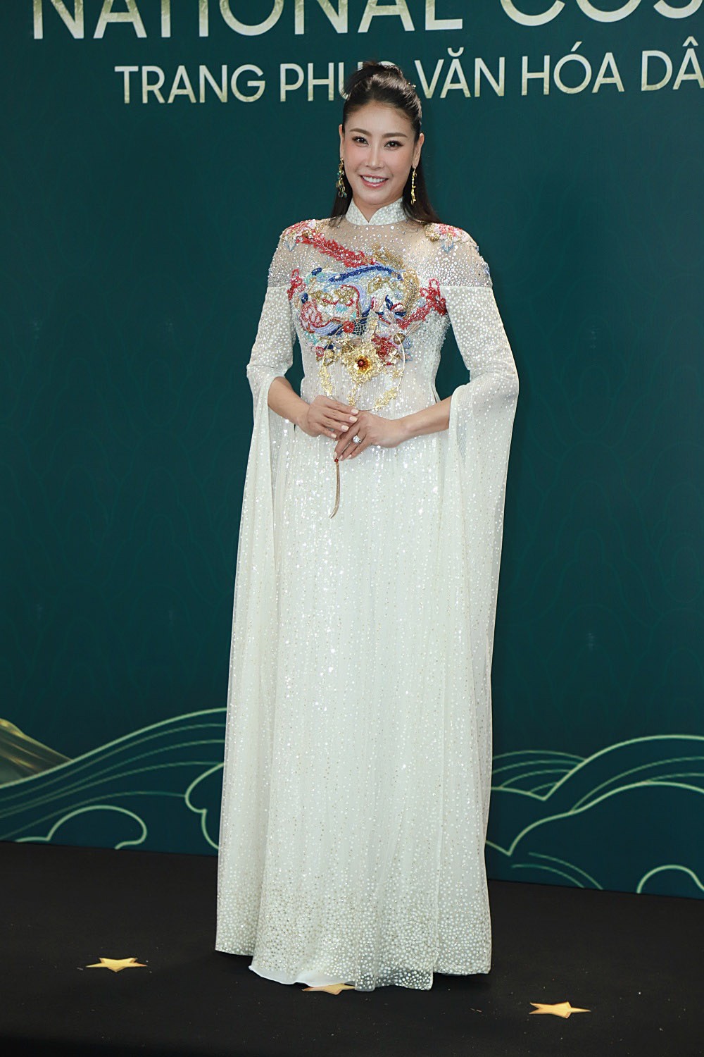Dàn Hoa hậu Vbiz trong đêm thi trang phục dân tộc của Miss Grand Vietnam 2022 - ảnh 4